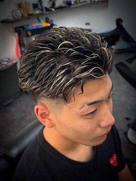 クリッパーズ 金メッシュパーマ