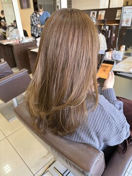 フォルテ 草薙店 オリーブベージュ　ベージュカラー　西村ひより