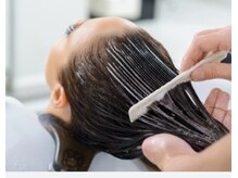 CMC補修・皮膜形成クリームを浸透、紫外線や熱から髪を守るシールドを作ります【戸塚/髪質改善】