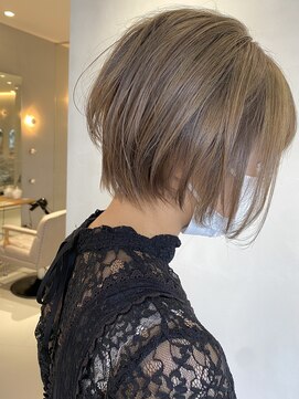 コード(Chord) 極細highlight、ミルクティーベージュ、エアリーショート【谷合