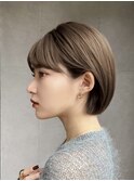 ボブ　ミニボブ　切りっぱなし　ブリーチ　ベージュ　前髪