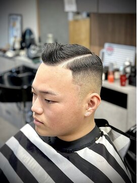 フジヤマバーバーショップ エビス(FUJIYAMA BARBER SHOP ebisu) schoolboyスキンフェードバーバースタイルサイドパート【ebisu】