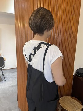 トワ(toi) ショート/白髪ぼかしハイライト/横浜/横浜駅