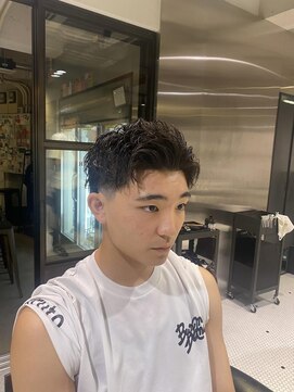 フランクスバーバーザスタンド(Frank’s barber the stand) サーフカール/スパイキーショート/ブルーブラック/飯田橋