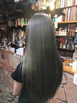 オーバーキャプテンネイキッド(OVER CAPTAIN NAKED) グレージュカラー