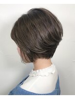 ウィロー(WILLOW)&nbsp;【WILLOW】オトナ女子に人気の前下がりショート（井下貴史）