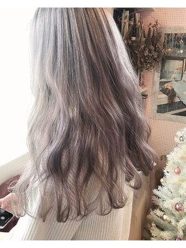 ベティ(Bettie) スモーキーホワイトブロンド