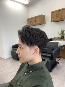 ワン(One) センターパート、ツーブロック、刈り上げ、マッシュ