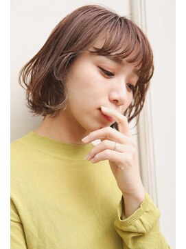 オーシャン(Ocean) ［OCEAN Hair&Life 水田成美］前下がりボブ×イヤリングカラー