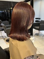 アクアオモテサンドウ(ACQUA omotesando)&nbsp;△ブリーチなしワインレッドボルドーカラー外ハネロブヘア