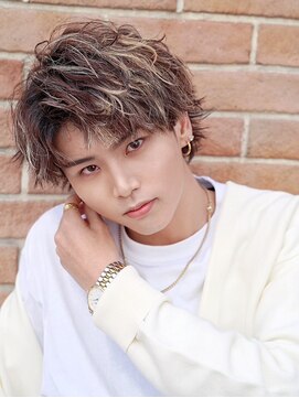 クオル 立川(QOL) ハイライトショートウルフ/ツイストスパイラル/メンズカット