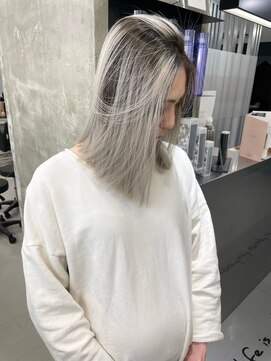 キング 梅田(K!ng) 【梅田】ホワイトバレイヤージュバレイヤージュ大人ヘアー