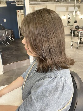 ホリー(HOLLY) オリーブベージュカラー