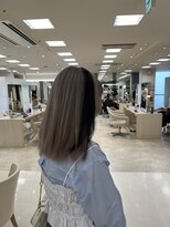 ケンジ 平塚ラスカ店(KENJE)&nbsp;ホワイトシルバーとカチューシャカラー