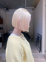 ホワイトブロンドカラーブリーチあり前髪なし20代ボブ代官山