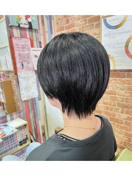 ヒマワリ(HIMAWARI) ショート 襟足あり くびれ