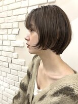 エン(en,)&nbsp;透明感オリーブベージュカラー丸みショートボブ