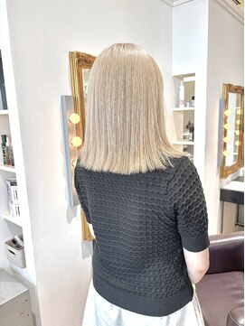 コワファースト させぼ五番街店(COIFF1RST) ホワイトブロンド