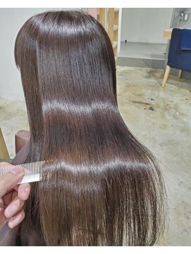 メルク ユニ(merc.uni) 髪質改善/暗髪ストレート/縮毛矯正/ロング/艶髪トリートメント