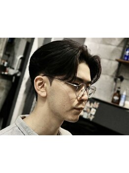 【横浜駅西口徒歩5分】ビジネスマンに嬉しい平日21時まで営業！仕事帰りにビールと共にヘアもリフレッシュ!