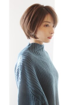 レウナ 外苑前(Reuna) 30代40代に人気シルエットが綺麗に見える前下がりショートボブ