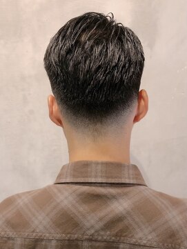 フランクスバーバーリザーブ 人形町店(FRANK’S BARBER RESERVE) 七三パートローフェード y