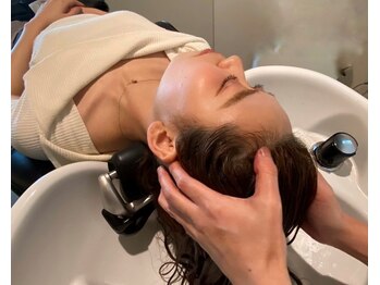 ストラール ヘア プラスフュジー(STRAAL hair +fusie)の写真/小顔・リフトアップ効果に期待大！骨格にもアプローチする本格スパをご用意！大人女性にぴったりの効能が◎