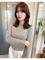 グレーベージュ小顔鎖骨くびれレイヤーミディアム