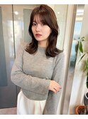 グレーベージュ小顔鎖骨くびれレイヤーミディアム