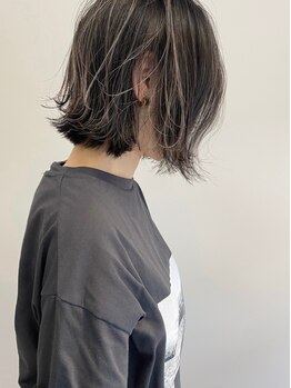 ザ ライト(The Light)の写真/頭皮を労わる優しいグレイカラー使用◎白髪染めでも、カラーデザインが可能でオシャレが叶う。