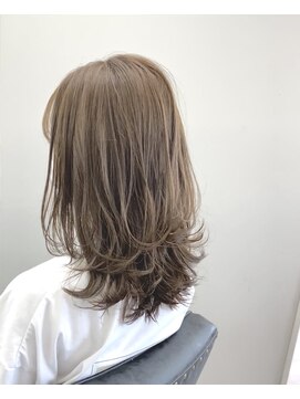 ローレン(Lolen.) 《ミディアムレイヤー×シルキー ベージュ》抜群の透明感☆