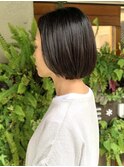 シンプルショートボブ　丸みボブ　艶感　ダークアッシュカラー