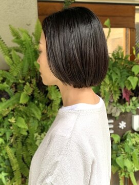 スクエアウーノ 博多(SQUARE＊UNO HAKATA) シンプルショートボブ　丸みボブ　艶感　ダークアッシュカラー