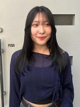 レイヤーカット×透け感ブルー