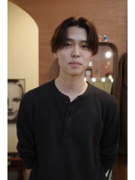 エディ(Edy) メンズセンターパートニュアンスパーマブラウンカラー韓国ヘア