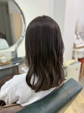 ビィーワンイースト(Be 1 EAST) セミロングカット
