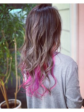 ヘアーアンドメイク カナン(HAIR&MAKE CANAAN) ピンク×バイオレットのインナーカラー