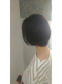 ウエイトやや低めの前下がりボブ【前髪長め】