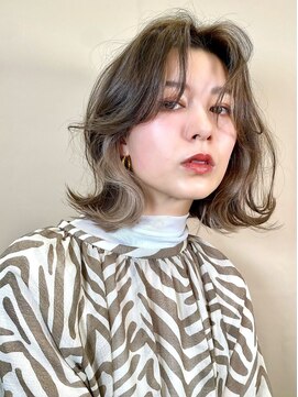 ピークアブー ワン(PEEK-A-BOO ONE) カーテンバングのインナーベージュカラー　松永幸征