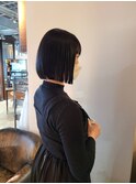 切りっぱなしパツっとボブ
