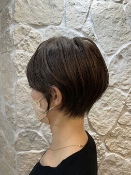 アムネシア たまプラーザ(AMNESIA) 耳だしショート/マニッシュショート/ダークグレージュ