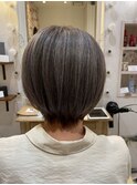 シルバーグレージュ系×白髪ぼかしハイライト
