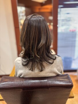 ヘアモーヴ チャンプス 南流山店 ベージュとレッドの2段階ハイライトカラー