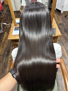 アイリーファンビリ(irie fambilly)の写真/【クセ毛の方必見】髪質改善しながら縮毛矯正できるので、まるで地毛の様な柔らかい仕上がりへ☆