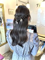ティアナ(Tiana)&nbsp;艶巻きハーフアップスタイル