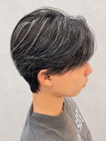 フリットグラン(FRIT GRAND)&nbsp;ハイライトで魅せるセンターパート｜一宮メンズカット