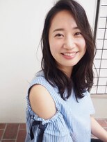 ヘアープレイス ヴィブ(hair place VIVE) 前髪をラフにかき上げた上品ミディ