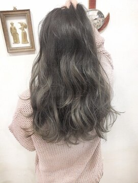 ランプ ヘアー(lamp hair) 【lamp尾崎】ハイライトグレーベージュ、ロングレイヤー