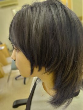 美容室R ミディアムウルフカット