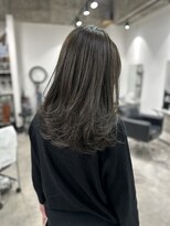 バベル(BABEL Hair Design)&nbsp;オリーブグレー、レイヤーカット